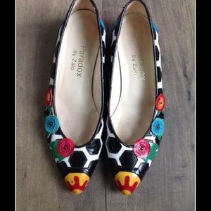 VINTAGE PARADOX By ZOLO APPLIQUÉ SHOES 7.5
